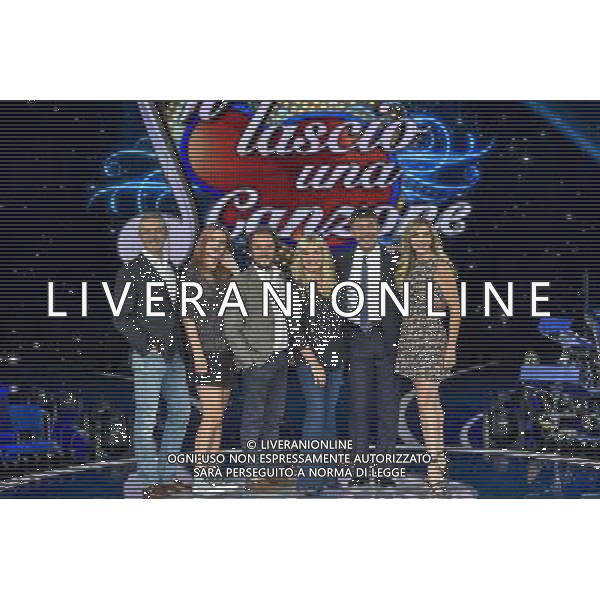 Roma - 10/09/2015 - Auditorium Rai - Presentazione trasmissione TV \' Ti lascio una canzone \' - nella foto: da sx Massimiliano Pani Chiara Galiazzo Leonardo De Amicis Antonella Clerici Fabrizio Frizzi e Lorella Cuccarini / Ph. Fabrizio Corradetti - Ag. Aldo Liverani sas