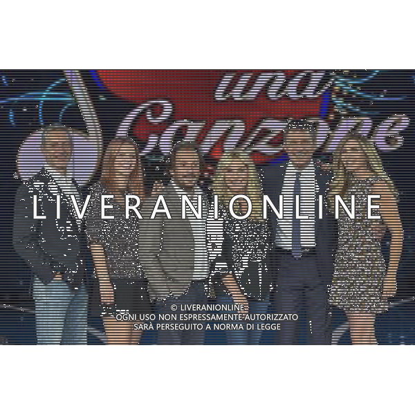 Roma - 10/09/2015 - Auditorium Rai - Presentazione trasmissione TV \' Ti lascio una canzone \' - nella foto: da sx Massimiliano Pani Chiara Galiazzo Leonardo De Amicis Antonella Clerici Fabrizio Frizzi e Lorella Cuccarini / Ph. Fabrizio Corradetti - Ag. Aldo Liverani sas
