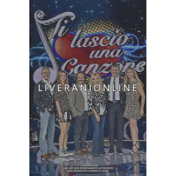 Roma - 10/09/2015 - Auditorium Rai - Presentazione trasmissione TV \' Ti lascio una canzone \' - nella foto: da sx Massimiliano Pani Chiara Galiazzo Leonardo De Amicis Antonella Clerici Fabrizio Frizzi e Lorella Cuccarini / Ph. Fabrizio Corradetti - Ag. Aldo Liverani sas