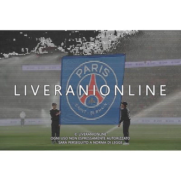 porteurs de drapeaux - arrosage - 11.09.2015 - PSG / Bordeaux - 5eme journee Ligue 1 Photo : Nolwenn Le Gouic / Icon Sport AG ALDO LIVERANI SAS ONLY ITALY