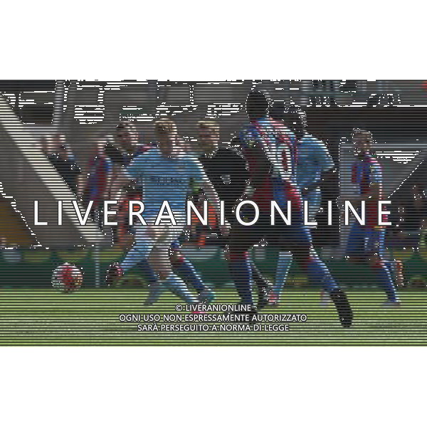 Manchester City\'s Kevin de Bruyne comes on for his debut Photographer Kieran Galvin/CameraSport Football - Barclays Premiership - Crystal Palace v Manchester City - Saturday 12th October 2015 - Selhurst Park - London © CameraSport - 43 Linden Ave. Countesthorpe. Leicester. England. LE8 5PG - Tel: +44 (0) 116 277 4147 - admin@camerasport.com - www.camerasport.com AG ALDO LIVERANI SAS ONLY ITALY