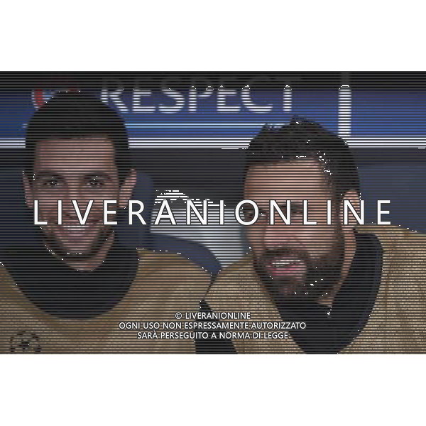 Salvatore SIRIGU / Javier PASTORE - 15.09.2015 - PSG / Malmo - 1ere journee Champions League Photo : Nolwenn Le Gouic / Icon Sport AG ALDO LIVERANI SAS ONLY ITALY