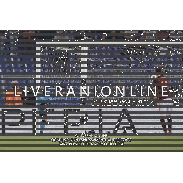 Roma - 16/09/2015 - Stadio Olimpico - Uefa Champions League 2015/2016 - Gruppo E - AS Roma vs Barcellona - nella foto: il gol di Luis Suarez / Ph Fabrizio Corradetti - Ag. Aldo Liverani sas