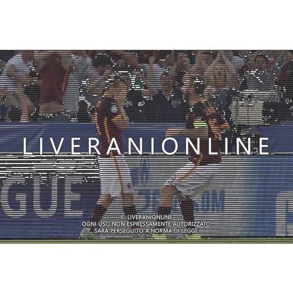 Roma - 16/09/2015 - Stadio Olimpico - Uefa Champions League 2015/2016 - Gruppo E - AS Roma vs Barcellona - nella foto: esultanza di Alessandro Florenzi incredulo dopo il gol del pareggio con daniele de rossi / Ph Fabrizio Corradetti - Ag. Aldo Liverani sas