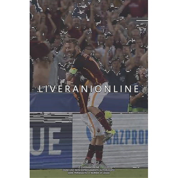 Roma - 16/09/2015 - Stadio Olimpico - Uefa Champions League 2015/2016 - Gruppo E - AS Roma vs Barcellona - nella foto: Daniele De Rossi esultanza con Alessandro Florenzi dopo il gol del pareggio / Ph Fabrizio Corradetti - Ag. Aldo Liverani sas