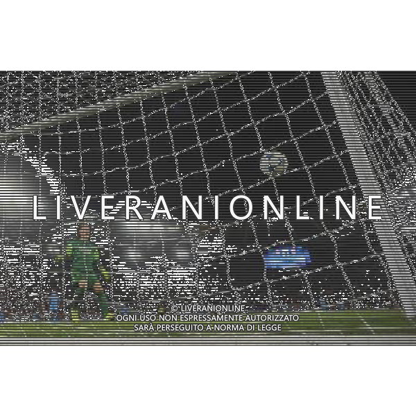 Roma - 16/09/2015 - Stadio Olimpico - Uefa Champions League 2015/2016 - Gruppo E - AS Roma vs Barcellona - nella foto: Il gol del pareggio di Alessandro Florenzi / Ph Fabrizio Corradetti - Ag. Aldo Liverani sas