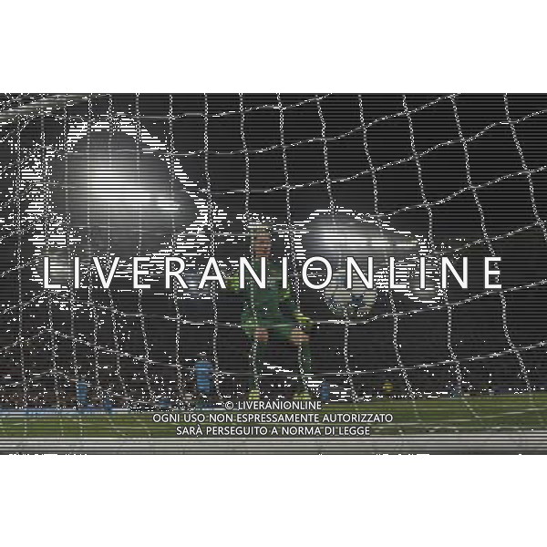 Roma - 16/09/2015 - Stadio Olimpico - Uefa Champions League 2015/2016 - Gruppo E - AS Roma vs Barcellona - nella foto: Marc-Andre\' ter Stegen osserva il pallone del gol calciato da Alessandro Florenzi / Ph Fabrizio Corradetti - Ag. Aldo Liverani sas