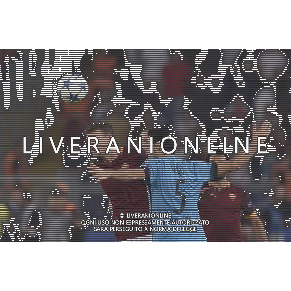 Roma - 16/09/2015 - Stadio Olimpico - Uefa Champions League 2015/2016 - Gruppo E - AS Roma vs Barcellona - nella foto: Edin Dzeko e Sergio Busquets / Ph Fabrizio Corradetti - Ag. Aldo Liverani sas 
