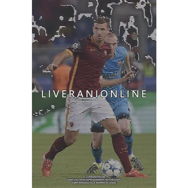 Roma - 16/09/2015 - Stadio Olimpico - Uefa Champions League 2015/2016 - Gruppo E - AS Roma vs Barcellona - nella foto: Edin Dzeko / Ph Fabrizio Corradetti - Ag. Aldo Liverani sas