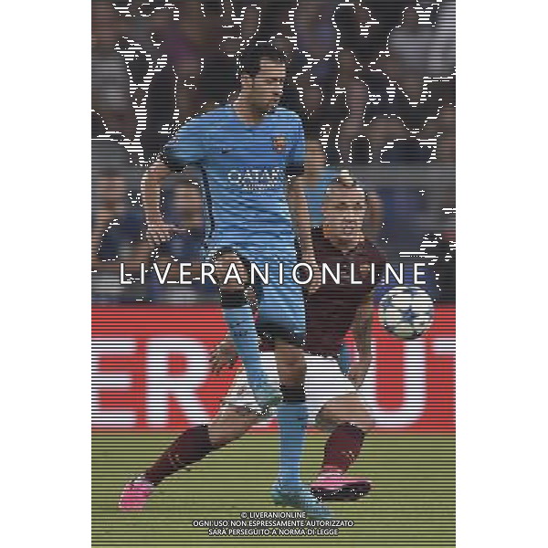 Roma - 16/09/2015 - Stadio Olimpico - Uefa Champions League 2015/2016 - Gruppo E - AS Roma vs Barcellona - nella foto: Sergio Busquets e Radja Nainggolan / Ph Fabrizio Corradetti - Ag. Aldo Liverani sas