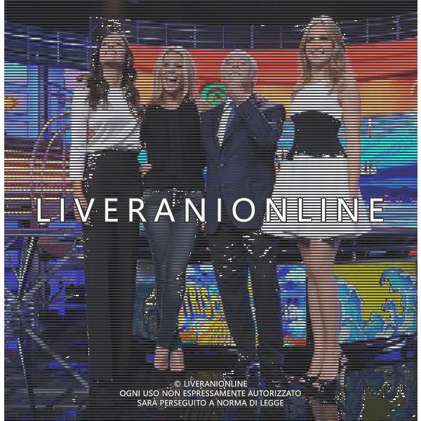Presentazione 28a edizione di Striscia la notizia Milano - 18.09.2015 Nella Foto:Antonio Ricci con Michelle Hunziker e le veline Irene Cioni e Ludovica Frasca /Ph.Vitez-Ag. Aldo Liverani