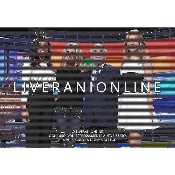 Presentazione 28a edizione di Striscia la notizia Milano - 18.09.2015 Nella Foto:Antonio Ricci con Michelle Hunziker e le veline Irene Cioni e Ludovica Frasca /Ph.Vitez-Ag. Aldo Liverani