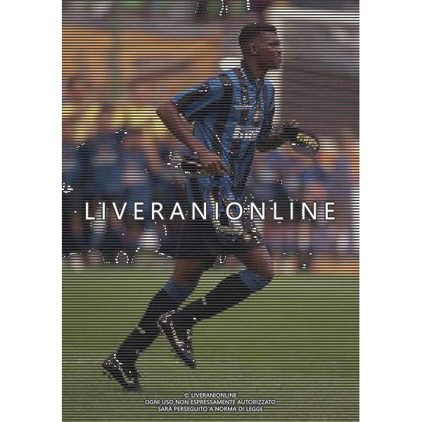 1997 PRESENTAZIONE DI RONALDO INTER NELLA FOTO NWANKO KANU AG ALDO LIVERANI SAS