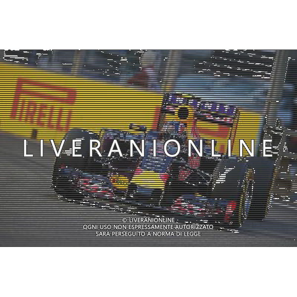 Daniil Kvyat (RUS) Red Bull Racing RB11. 19.09.2015. Formula 1 World Championship, Rd 13, Singapore Grand Prix, Singapore, Singapore, Qualifying Day. - www.xpbimages.com, EMail: requests@xpbimages.com - copy of publication required for printed pictures. Every used picture is fee-liable. Â© Copyright: Photo4 / XPB Images/Agenzia Aldo Liverani s.a.s.