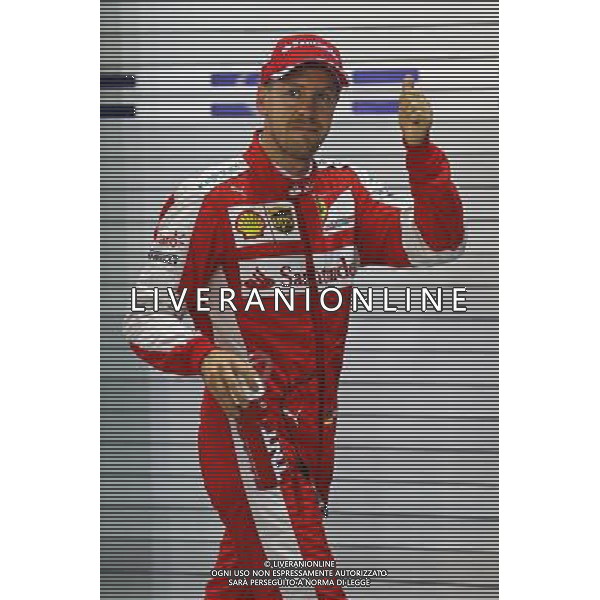 Sebastian Vettel (GER) Ferrari celebrates his pole position in parc ferme. 19.09.2015. Formula 1 World Championship, Rd 13, Singapore Grand Prix, Singapore, Singapore, Qualifying Day. - www.xpbimages.com, EMail: requests@xpbimages.com - copy of publication required for printed pictures. Every used picture is fee-liable. Â© Copyright: Batchelor / XPB Images/Agenzia Aldo Liverani s.a.s.