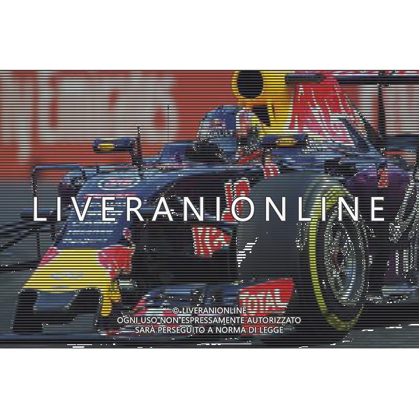 Daniil Kvyat (RUS) Red Bull Racing RB11. 19.09.2015. Formula 1 World Championship, Rd 13, Singapore Grand Prix, Singapore, Singapore, Qualifying Day. - www.xpbimages.com, EMail: requests@xpbimages.com - copy of publication required for printed pictures. Every used picture is fee-liable. Â© Copyright: Bearne / XPB Images/Agenzia Aldo Liverani s.a.s.