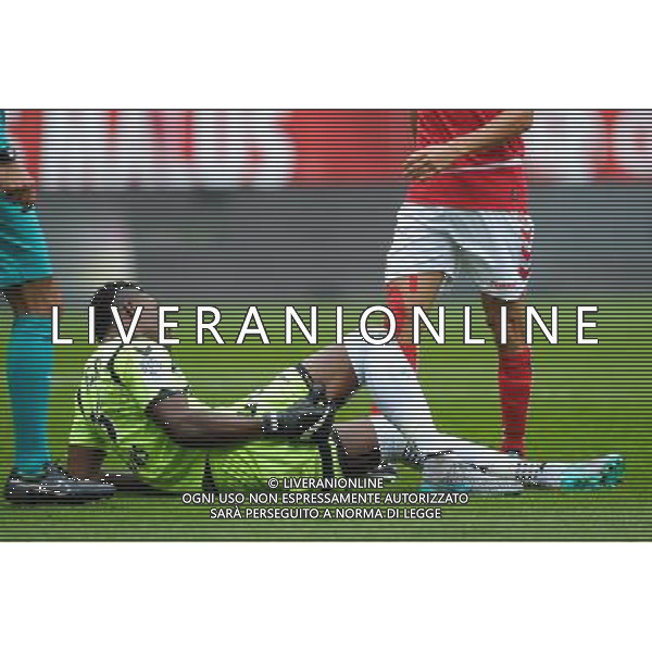 blessure de Kossi Agassa - 19.09.2015 - Reims / PSG - 6eme journee de Ligue 1 Photo : Andre Ferreira / Icon Sport AG ALDO LIVERANI SAS ONLY ITALY