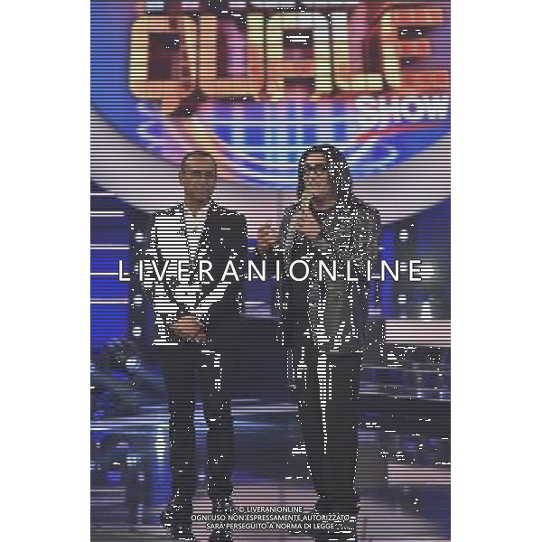 Roma - 18/09/2015 - Studi Rai Studios - Trasmissione TV \' Tale e Quale Show \' - nella foto: Max Giusti interpreta Renato Zero con Carlo Conti / Ph. Fabrizio Corradetti - Ag. Aldo Liverani sas