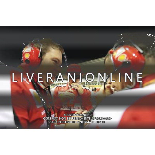 Kimi Raikkonen (FIN) Ferrari on the grid with Dave Greenwood (GBR) Ferrari Race Engineer (Left). 20.09.2015. Formula 1 World Championship, Rd 13, Singapore Grand Prix, Singapore, Singapore, Race Day. AG ALDO LIVERANI SAS ONLY ITALY