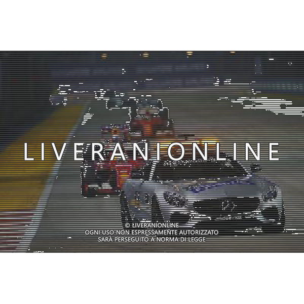 Sebastian Vettel (GER) Ferrari SF15-T leads behind the FIA Safety Car. 20.09.2015. Formula 1 World Championship, Rd 13, Singapore Grand Prix, Singapore, Singapore, Race Day. AG ALDO LIVERANI SAS ONLY ITALY