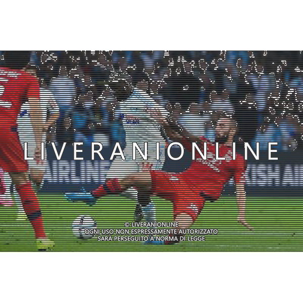 Lassana DIARRA / Sergi DARDER - 20.09.2015 - Marseille / Lyon - 6eme journee de Ligue 1 Photo : Gaston Petrelli / Icon Sport AG ALDO LIVERANI SAS ONLY ITALY