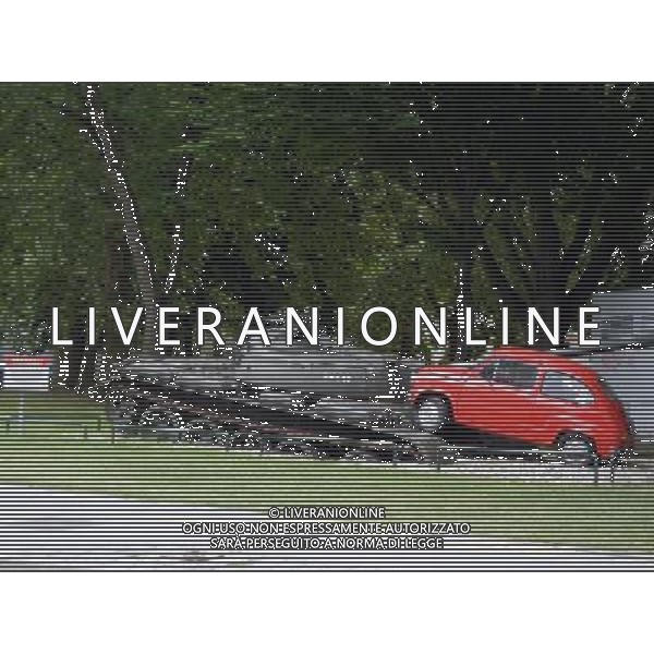 OSJEK CROAZIA 2015 NELLA FOTO Scritto sulla targa del monumento << Il 27 giugno, 1991 il carro armato del grande aggressore Serbo, distrusse la fiat rossa che fu parcheggiata in difesa di questo incrocio dal nostro cittadino Branko Breskic. In memoria della resistenza, della difesa e della vittoria sulla guerra imposta, questa installazione artistica  stata eretta dai cittadini della inconquistata cittˆ di Osijek. AG ALDO LIVERANI SAS