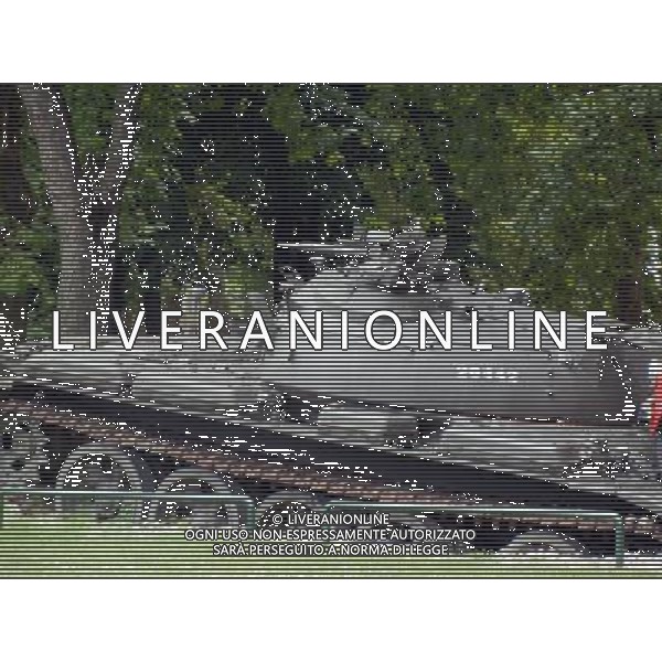 OSJEK CROAZIA 2015 NELLA FOTO Scritto sulla targa del monumento << Il 27 giugno, 1991 il carro armato del grande aggressore Serbo, distrusse la fiat rossa che fu parcheggiata in difesa di questo incrocio dal nostro cittadino Branko Breskic. In memoria della resistenza, della difesa e della vittoria sulla guerra imposta, questa installazione artistica  stata eretta dai cittadini della inconquistata cittˆ di Osijek. AG ALDO LIVERANI SAS