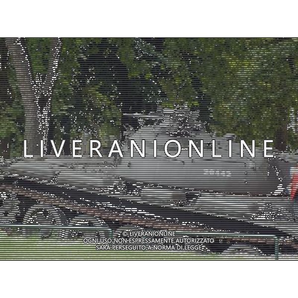 OSJEK CROAZIA 2015 NELLA FOTO Scritto sulla targa del monumento << Il 27 giugno, 1991 il carro armato del grande aggressore Serbo, distrusse la fiat rossa che fu parcheggiata in difesa di questo incrocio dal nostro cittadino Branko Breskic. In memoria della resistenza, della difesa e della vittoria sulla guerra imposta, questa installazione artistica  stata eretta dai cittadini della inconquistata cittˆ di Osijek. AG ALDO LIVERANI SAS