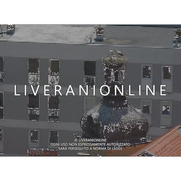 OSJEK CROAZIA 2015 NELLA FOTO LE CICOGNE SU UN TETTO DI UN EDIFICIO AG ALDO LIVERANI SAS