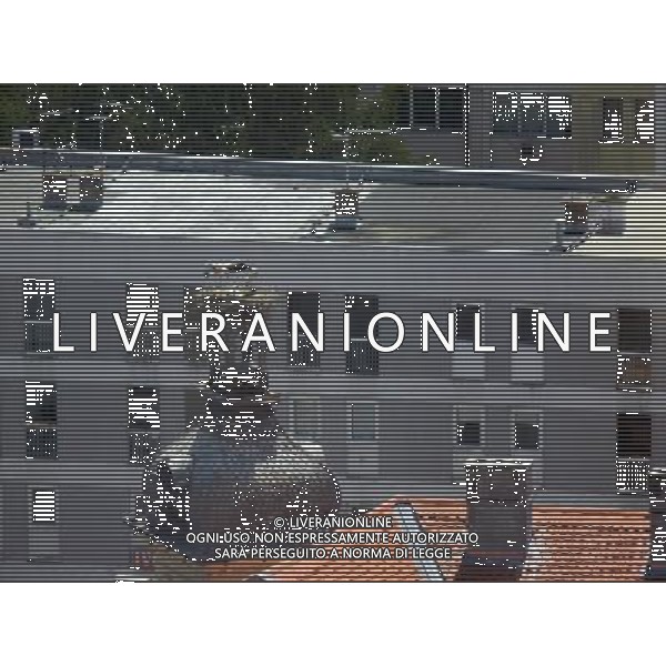 OSJEK CROAZIA 2015 NELLA FOTO LE CICOGNE SU UN TETTO DI UN EDIFICIO AG ALDO LIVERANI SAS