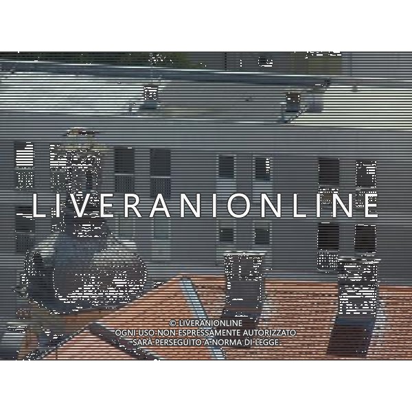 OSJEK CROAZIA 2015 NELLA FOTO LE CICOGNE SU UN TETTO DI UN EDIFICIO AG ALDO LIVERANI SAS