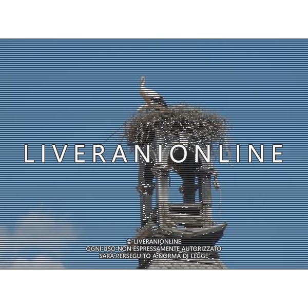 OSJEK CROAZIA 2015 NELLA FOTO LE CICOGNE SU UN TETTO DI UN EDIFICIO AG ALDO LIVERANI SAS