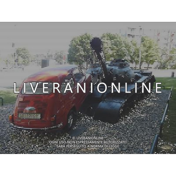 OSJEK CROAZIA 2015 NELLA FOTO Scritto sulla targa del monumento << Il 27 giugno, 1991 il carro armato del grande aggressore Serbo, distrusse la fiat rossa che fu parcheggiata in difesa di questo incrocio dal nostro cittadino Branko Breskic. In memoria della resistenza, della difesa e della vittoria sulla guerra imposta, questa installazione artistica  stata eretta dai cittadini della inconquistata cittˆ di Osijek. AG ALDO LIVERANI SAS