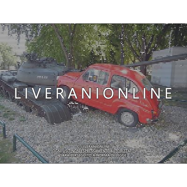 OSJEK CROAZIA 2015 NELLA FOTO Scritto sulla targa del monumento << Il 27 giugno, 1991 il carro armato del grande aggressore Serbo, distrusse la fiat rossa che fu parcheggiata in difesa di questo incrocio dal nostro cittadino Branko Breskic. In memoria della resistenza, della difesa e della vittoria sulla guerra imposta, questa installazione artistica  stata eretta dai cittadini della inconquistata cittˆ di Osijek. AG ALDO LIVERANI SAS