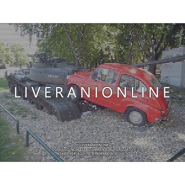 OSJEK CROAZIA 2015 NELLA FOTO Scritto sulla targa del monumento << Il 27 giugno, 1991 il carro armato del grande aggressore Serbo, distrusse la fiat rossa che fu parcheggiata in difesa di questo incrocio dal nostro cittadino Branko Breskic. In memoria della resistenza, della difesa e della vittoria sulla guerra imposta, questa installazione artistica  stata eretta dai cittadini della inconquistata cittˆ di Osijek. AG ALDO LIVERANI SAS