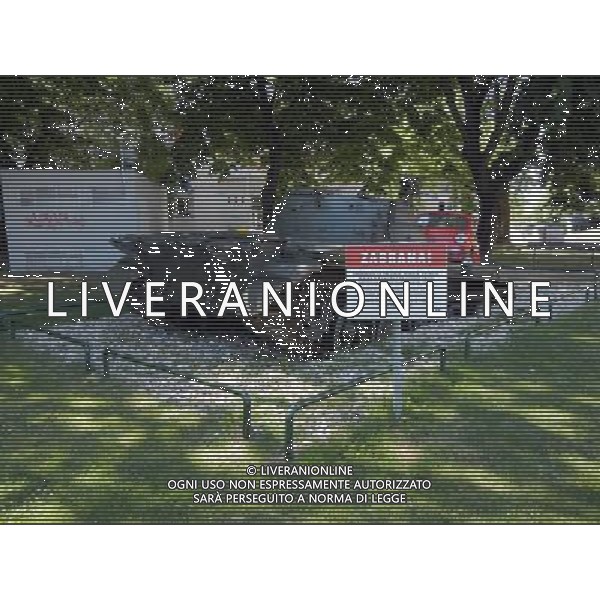 OSJEK CROAZIA 2015 NELLA FOTO Scritto sulla targa del monumento << Il 27 giugno, 1991 il carro armato del grande aggressore Serbo, distrusse la fiat rossa che fu parcheggiata in difesa di questo incrocio dal nostro cittadino Branko Breskic. In memoria della resistenza, della difesa e della vittoria sulla guerra imposta, questa installazione artistica  stata eretta dai cittadini della inconquistata cittˆ di Osijek. AG ALDO LIVERANI SAS