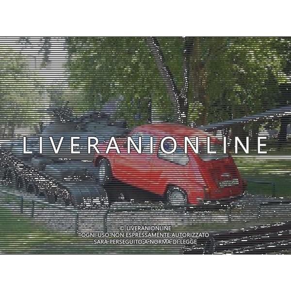 OSJEK CROAZIA 2015 NELLA FOTO Scritto sulla targa del monumento << Il 27 giugno, 1991 il carro armato del grande aggressore Serbo, distrusse la fiat rossa che fu parcheggiata in difesa di questo incrocio dal nostro cittadino Branko Breskic. In memoria della resistenza, della difesa e della vittoria sulla guerra imposta, questa installazione artistica  stata eretta dai cittadini della inconquistata cittˆ di Osijek. AG ALDO LIVERANI SAS