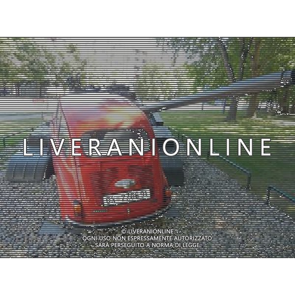 OSJEK CROAZIA 2015 NELLA FOTO Scritto sulla targa del monumento << Il 27 giugno, 1991 il carro armato del grande aggressore Serbo, distrusse la fiat rossa che fu parcheggiata in difesa di questo incrocio dal nostro cittadino Branko Breskic. In memoria della resistenza, della difesa e della vittoria sulla guerra imposta, questa installazione artistica  stata eretta dai cittadini della inconquistata cittˆ di Osijek. AG ALDO LIVERANI SAS