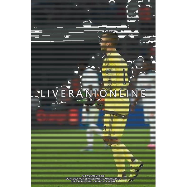 Anthony Lopes / Bouteilles en verre de biere - 20.09.2015 - Marseille / Lyon - 6eme journee de Ligue 1 Photo : Alexandre Dimou / Icon Sport AG ALDO LIVERANI SAS ONLY ITALY