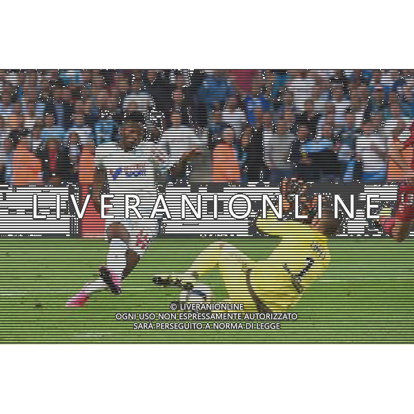 Georges Kevin Nkoudou / Anthony Lopes - 20.09.2015 - Marseille / Lyon - 6eme journee de Ligue 1 Photo : Alexandre Dimou / Icon Sport AG ALDO LIVERANI SAS ONLY ITALY