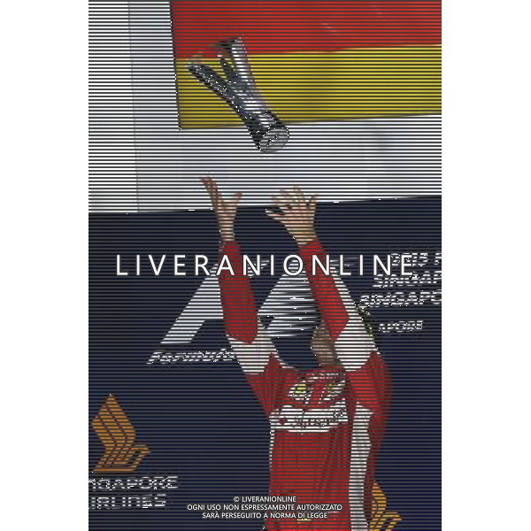 Race winner Sebastian Vettel (GER) Ferrari celebrates on the podium. 20.09.2015. Formula 1 World Championship, Rd 13, Singapore Grand Prix, Singapore, Singapore, Race Day. AG ALDO LIVERANI SAS ONLY ITALY