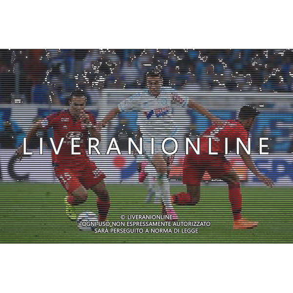 Jeremy MOREL / Javier MANQUILLO - 20.09.2015 - Marseille / Lyon - 6eme journee de Ligue 1 Photo : Gaston Petrelli / Icon Sport AG ALDO LIVERANI SAS ONLY ITALY