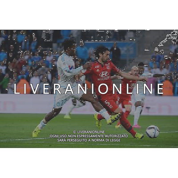 Michy BATSHUAYI / Milan BISEVAC - 20.09.2015 - Marseille / Lyon - 6eme journee de Ligue 1 Photo : Gaston Petrelli / Icon Sport AG ALDO LIVERANI SAS ONLY ITALY