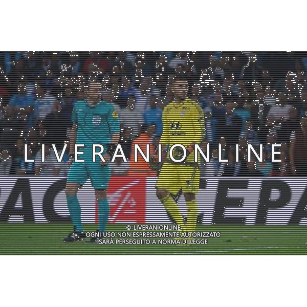 Ruddy BUQUET / Anthony LOPES avec les bouteilles en verres - Arret du Match - 20.09.2015 - Marseille / Lyon - 6eme journee de Ligue 1 Photo : Gaston Petrelli / Icon Sport AG ALDO LIVERANI SAS ONLY ITALY