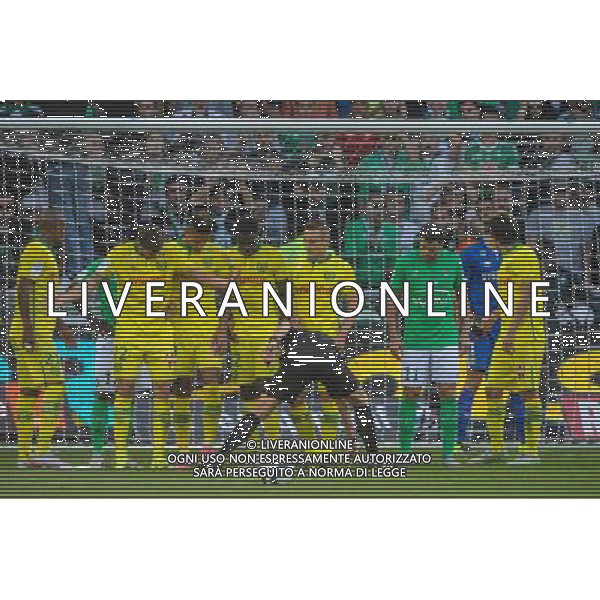 Arbitre / Mur - 20.09.2015 - Saint Etienne / Nantes - 6eme journee de Ligue 1 Photo : Jean Paul Thomas / Icon Sport AG ALDO LIVERANI SAS ONLY ITALY