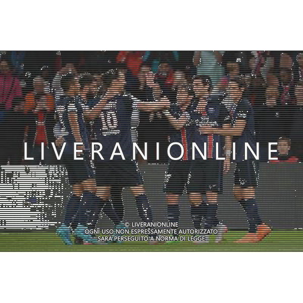 Joie Javier PASTORE / MAXWELL / Edinson CAVANI - 22.09.2015 - PSG / Guingamp - 7eme journee Ligue 1 Photo : Nolwenn Le Gouic / Icon Sport /AGENZIA ALDO LIVERANI Sas - ITALY ONLY - EDITORIAL USE ONLY