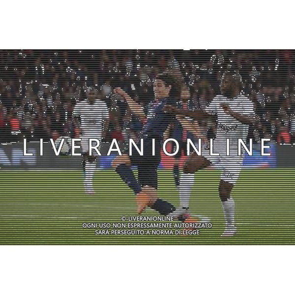 Edinson CAVANI / Yannis SALIBUR - 22.09.2015 - PSG / Guingamp - 7eme journee Ligue 1 Photo : Nolwenn Le Gouic / Icon Sport /AGENZIA ALDO LIVERANI Sas - ITALY ONLY - EDITORIAL USE ONLY
