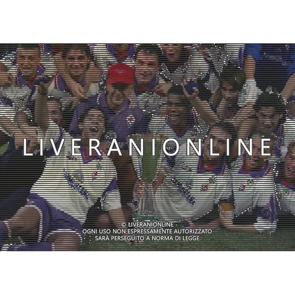 MILANO 25-08-1996 SUPERCOPPA ITALIANA MILAN FIORENTINA NELLA FOTO I GIOCATORI DELLA FIORENTINA FESTEGGIANO LA SUPERCOPPAITALIANA MANUEL RUI COSTA E GABRIEL BATISTUTA AG ALDO LIVERANI SAS