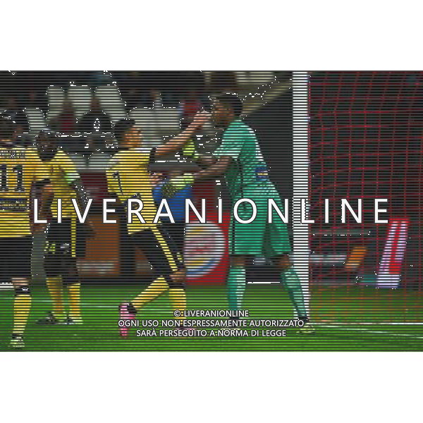 Mike MAIGNAN / Sofiane BOUFAL - 25.09.2015 - Reims / Lille - 8eme journee de Ligue 1 Photo : Dave Winter / Icon Sport AG ALDO LIVERANI SAS ONLY ITALY