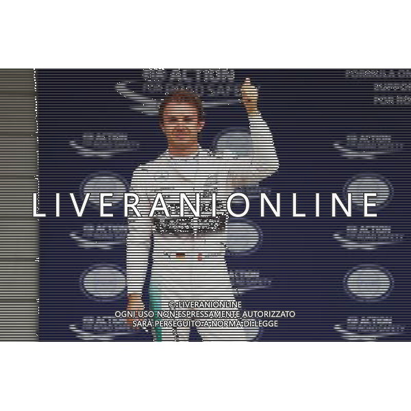 Nico Rosberg (GER) Mercedes AMG F1 celebrates his pole position in parc ferme. 26.09.2015. Formula 1 World Championship, Rd 14, Japanese Grand Prix, Suzuka, Japan, Qualifying Day. AG ALDO LIVERANI SAS ONLY ITALY